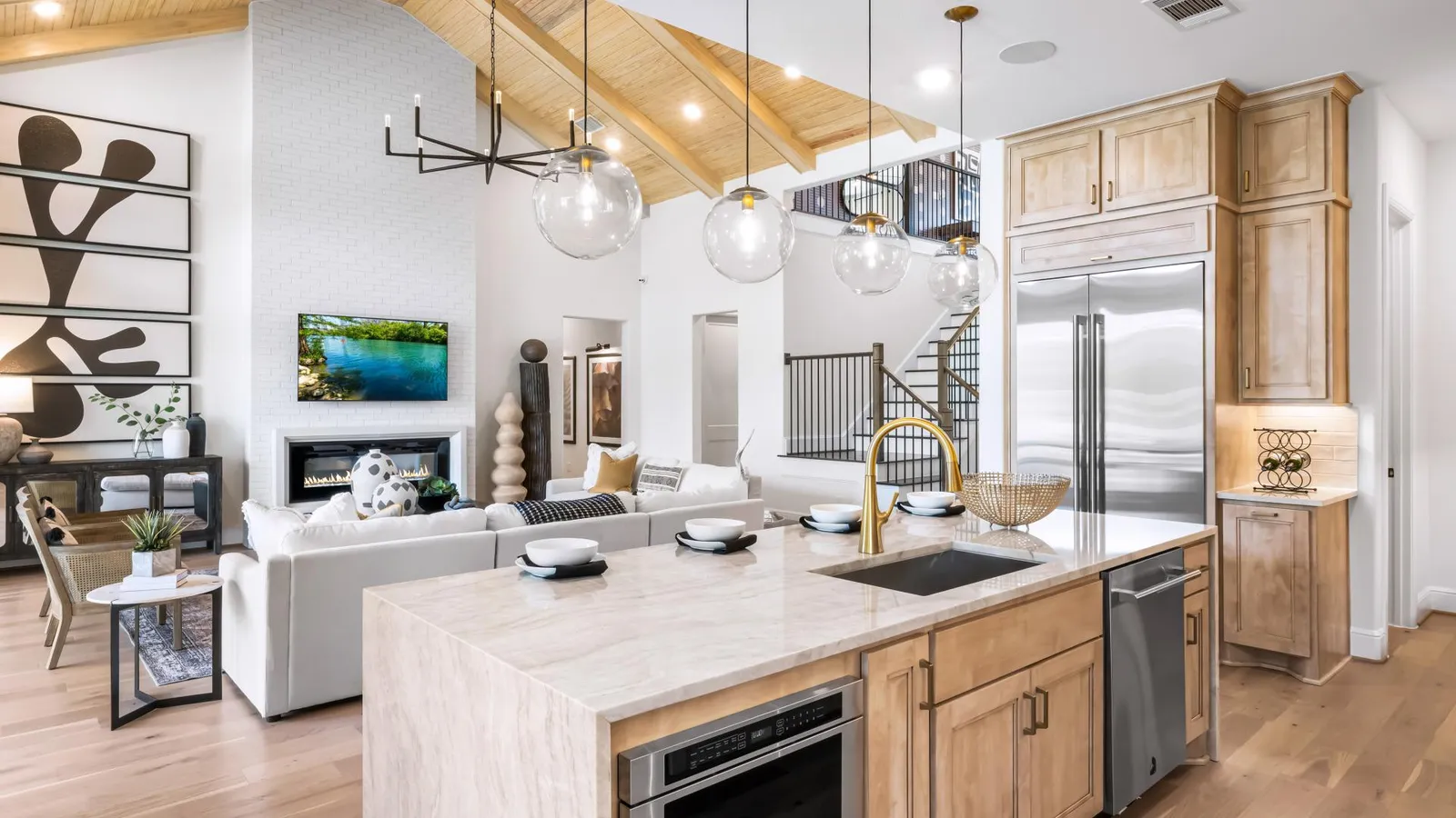 Vaulted great room and kitchen of a new construction home for sale in Fort Bend County
